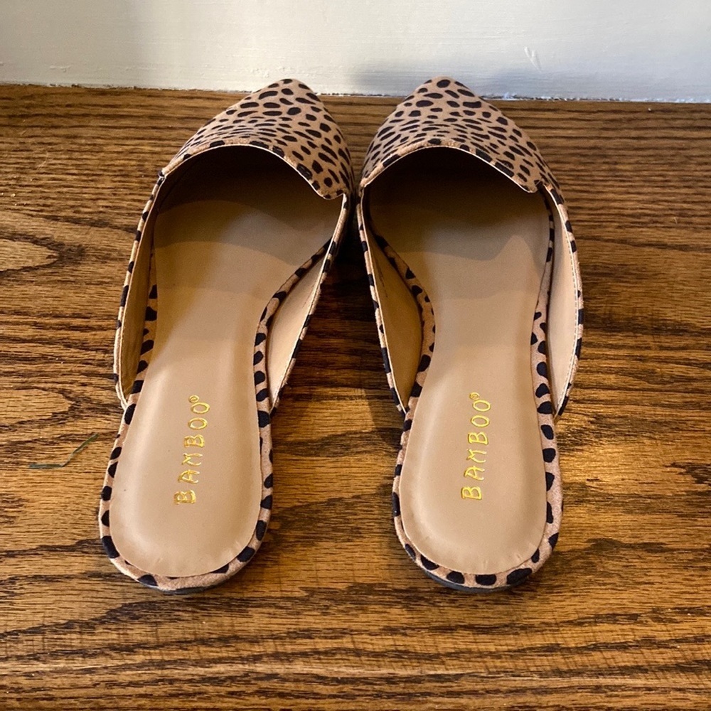 New In Box Cheetah Mules Sizes 6 - Picture 3 of 7
